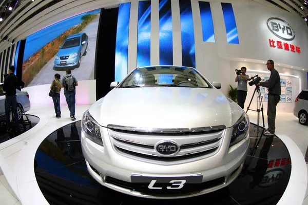 2010年4月23日 在中国北京举行的第十一届北京国际汽车展览会上展出 该展览会被称为2010年中国汽车展览会 — 图库照片