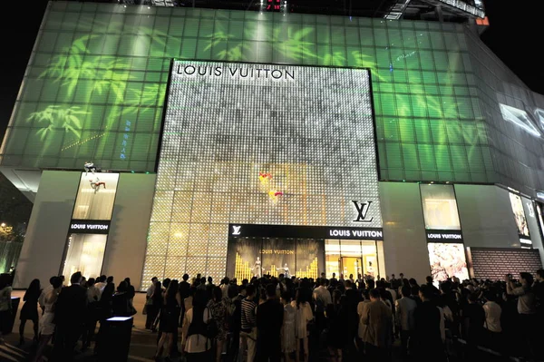 Convidados Reúnem Cerimônia Abertura Loja Principal Louis Vuitton Shopping Chengdu — Fotografia de Stock