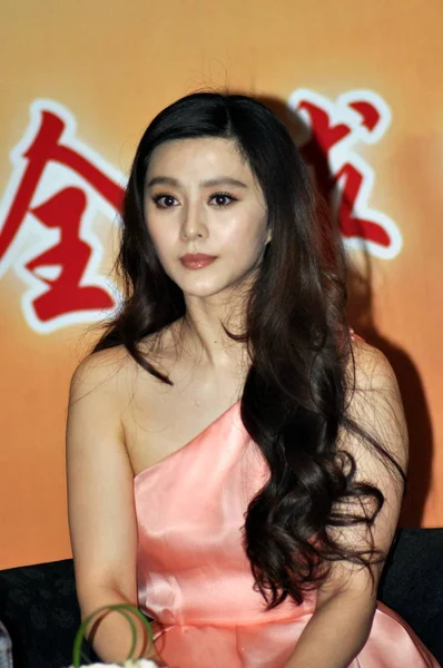 2010年6月14日 在中国上海举行的上海电影节上 中国女演员范冰冰在她的电影 的宣传活动中被人看到 — 图库照片