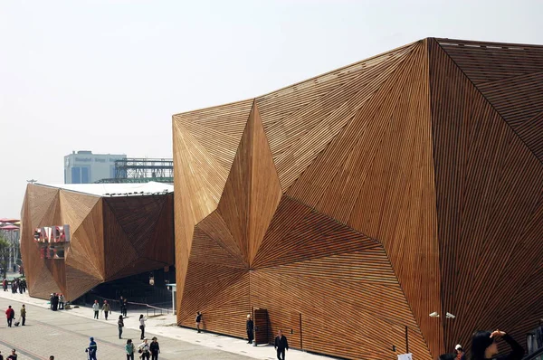 Visitantes Percorrem Pavilhão Canadá World Expo Park Xangai China Abril — Fotografia de Stock