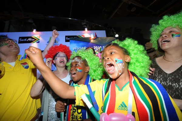 Los Aficionados Fútbol Los Visitantes Exposición Alegran Durante Celebración Apertura — Foto de Stock