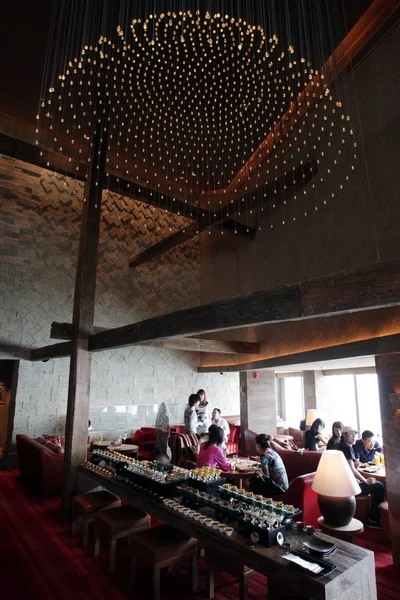 Los Huéspedes Cenan Restaurante Azotea Del Shanghai International Finance Center —  Fotos de Stock