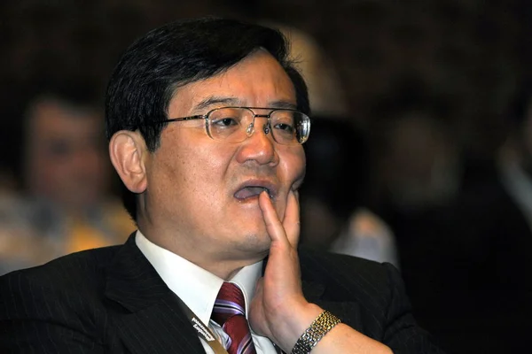 宝钢集团董事长薛丽江出席了2010年6月8日在中国上海举行的全球绿色商业峰会 — 图库照片