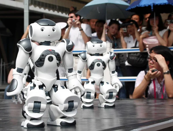 Robotů Provádí Před Pavilónním Parkem World Expo Park Šanghaj Čína — Stock fotografie