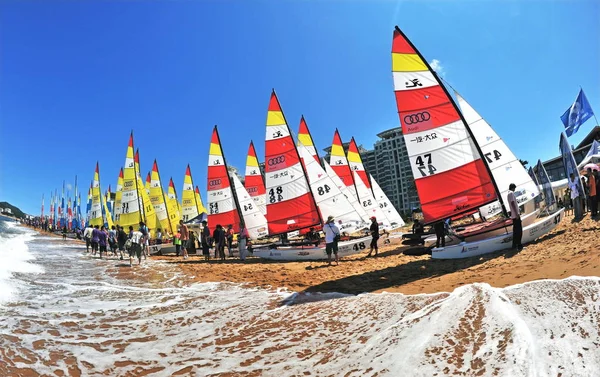 Sailors Wait Begining Race Beach 19Th Hobie World Championships Weihai — Stock Photo, Image