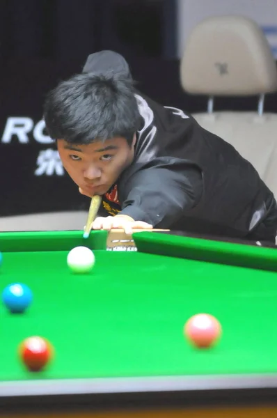 Chinas Ding Junhui Plays Shot Jamie Cope England Second World — Stock Photo, Image