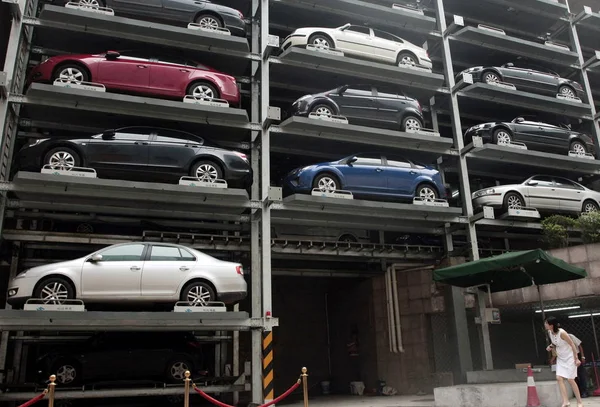 Soukromé Vozy Jsou Zaparkované Trojrozměrném Parkovišti Hotelu Nanjing City Provincii — Stock fotografie