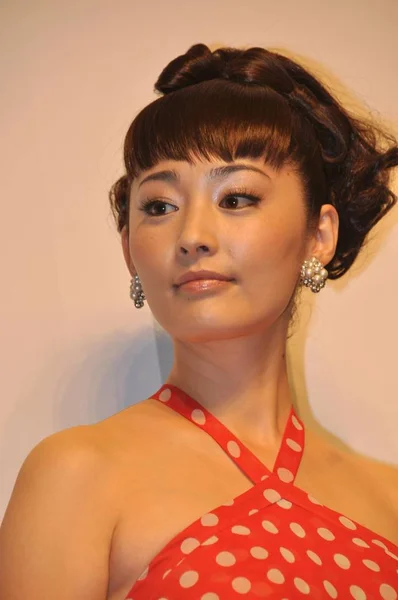 2010年6月13日 在中国上海电影节期间 日本女演员托子华在一个活动中被人看到 — 图库照片
