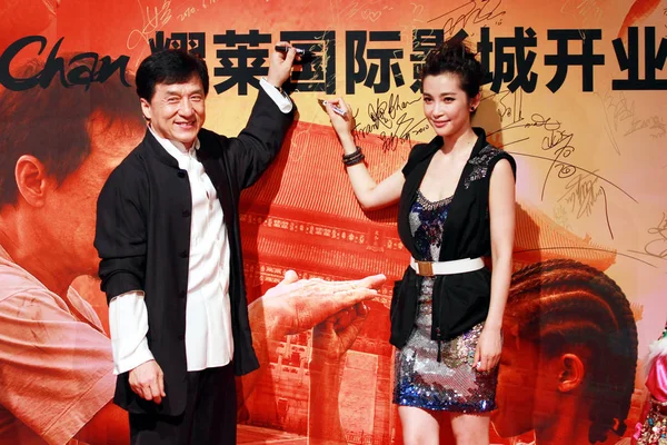Superstar Del Kungfu Hong Kong Jackie Chan Sinistra Attrice Cinese — Foto Stock