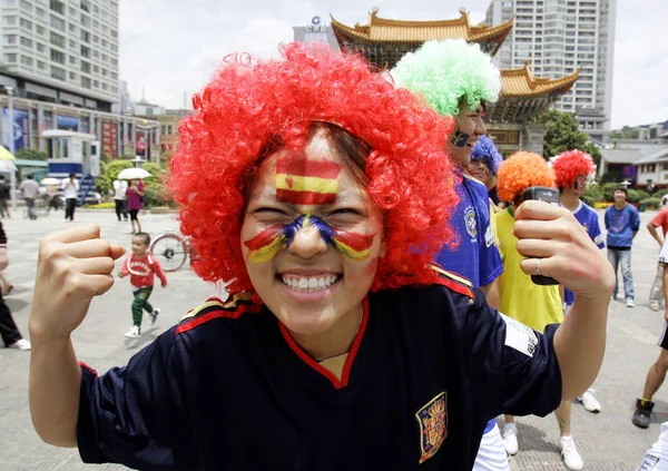 Aficionado Fútbol Chino Cuya Cara Está Pintada Con Bandera Nacional —  Fotos de Stock