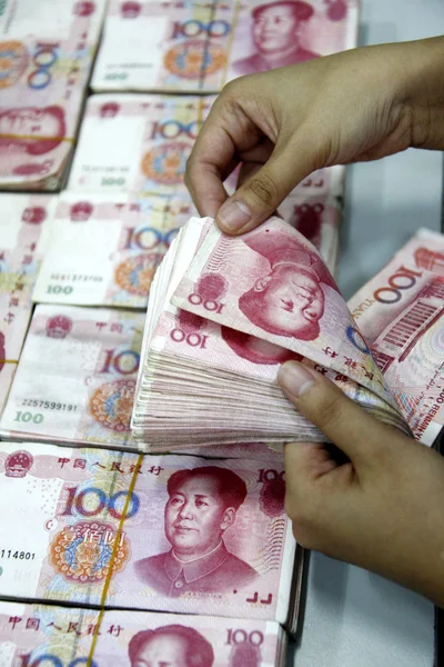 Китайский Клерк Считает Юань Юань Банкноты Банке Городе Хуайбэй Восточный — стоковое фото