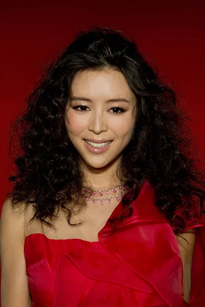 中国の女優チャン ジンチューが 2010 上海に 上海国際映画祭の開会式前のレッド カーペットのポーズします — ストック写真