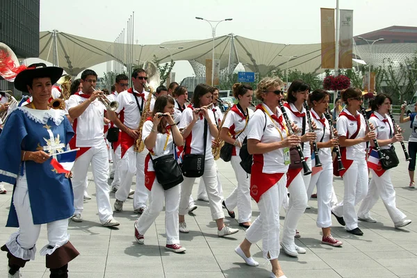 Franse Performers Parade Fance Pavilion Day Vieren Expo Site Shanghai — Stockfoto