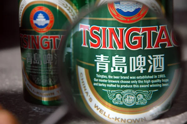 Tins Tsingtao Pivo Prodává Obchodě Chongqing Čína Listopadu 2009 — Stock fotografie