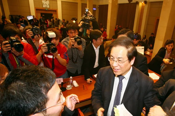 Председатель Комиссии Регулированию Банковской Деятельности Китая Минкан Дал Интервью После — стоковое фото