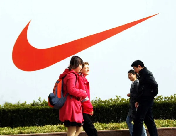 Gente con ropa nike hot sale