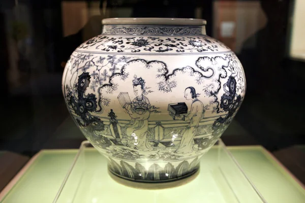 Sebuah Pot Porselen Yang Dibuat Jingdezhen Pada Abad Dipajang Museum — Stok Foto