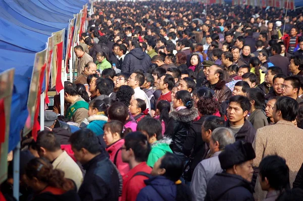 Los Solicitantes Empleo Chinos Llenan Una Feria Empleo Ciudad Kaili — Foto de Stock