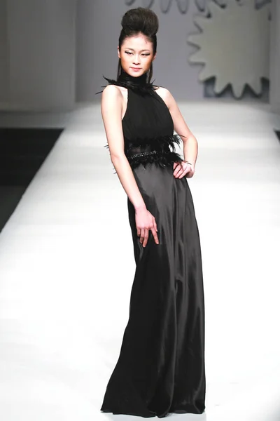Pokaz Mody Dorian Podczas China Fashion Week Wiosna Lato 2011 — Zdjęcie stockowe