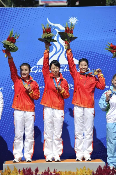 Équipe Chine Siling Dan Liuxi Pose Sur Podium Lors Cérémonie — Photo