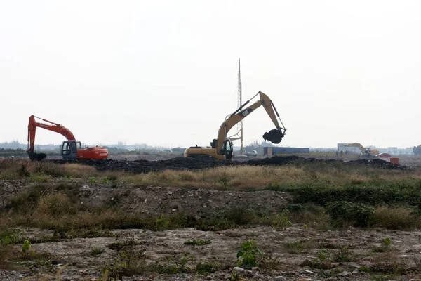 Ven Excavadoras Excavando Sitio Que Construirá Parque Temático Disneyland Chuansha — Foto de Stock