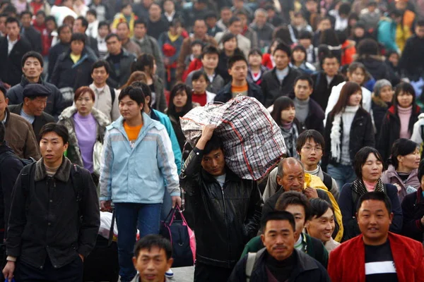 Massen Chinesischer Passagiere Auf Dem Weg Zum Ausgang Bahnhof Von — Stockfoto