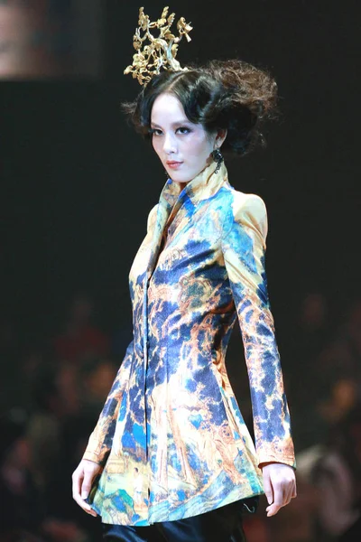 2010 中国の北京で中国ロンドンファッションウィークの春 2011 年中に Botao ファッションショーします — ストック写真