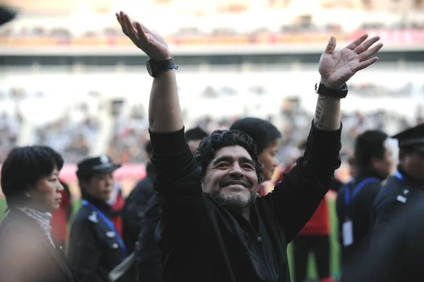 Bývalý Argentinský Hráč Trenér Diego Maradona Vlny Publikum Před Charitativní — Stock fotografie