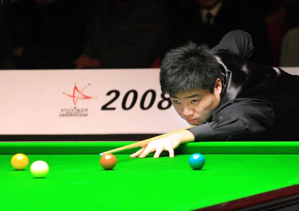 Kínai Snooker Csillag Ding Junhui Célja Míg Versenyben Kínai Snooker — Stock Fotó