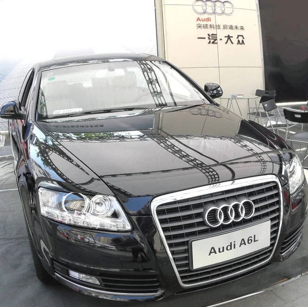 Ein Audi A6L Wird Während Einer Autoshow Der Stadt Yichang — Stockfoto