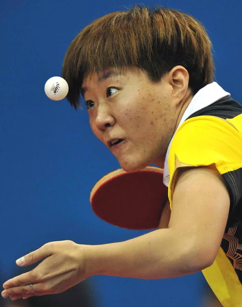 中国李2010中国が 第16回アジア競技大会に出場した卓球女子チーム決勝で競争している — ストック写真