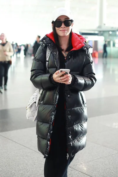 香港女演员谢志伟抵达中国北京首都国际机场 2019年2月12日 — 图库照片