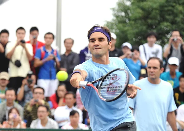 Swiss Tennis Player Roger Federer Practices Training Session 2010 Shanghai — Stock Photo, Image