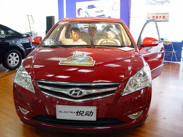 Visitantes Experimentam Hyundai Elantra Durante Show Automóveis Haikou Sul Província — Fotografia de Stock