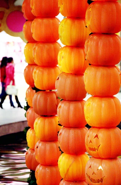 Strängar Pumpa Lanters Att Fira Halloween Visas Ett Köpcentrum Nanjing — Stockfoto