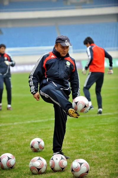 Yin Tiesheng Entrenador Principal Selección Nacional Fútbol Masculino China Patea — Foto de Stock