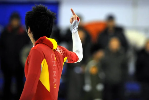 Chinees Schaatser Song Xingyu Stokken Omhoog Zijn Middelvinger Naar Toeschouwers — Stockfoto