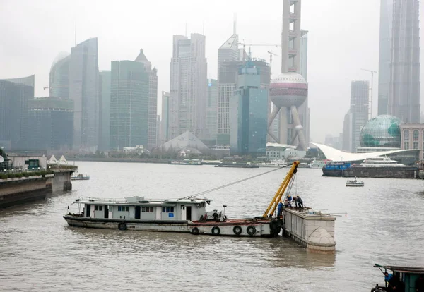 Chinese Workers Prepare Pillar Waibaidu Bridge Restoration Bridge Huangpu River — Stock Photo, Image