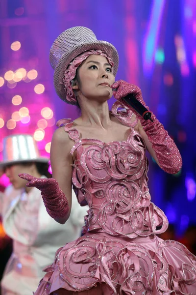 香港歌手陈凯丽 陈在中国上海的一个电视节目中表演 2009年1月21日 — 图库照片