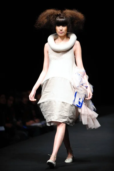 2010 中国の北京で中国ロンドンファッションウィークの春 2011 Miidii リュー Xing ファッションショーします — ストック写真