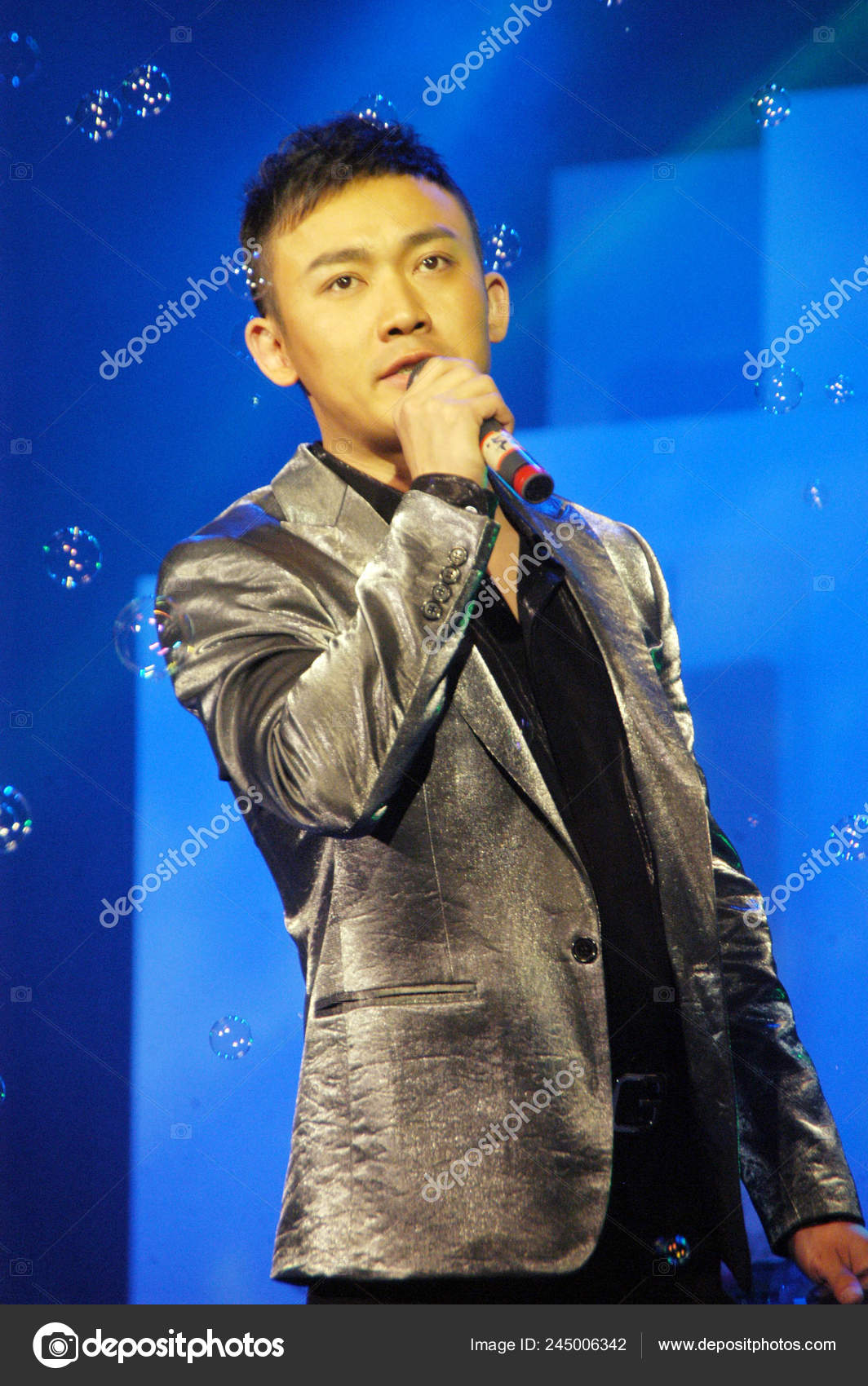 Китайский Актер Юань Выступает Церемонии Награждения Телевизионной.