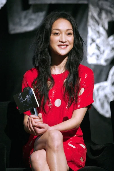 木曜日 2009 日北京 風水盛映画の生産の開始をマーク記者会見で中国の女優周迅 — ストック写真