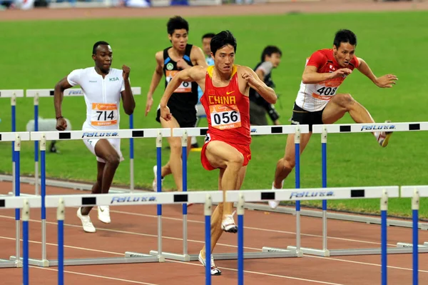 Chinas Stjärniga Häcklöpare Liu Xiang Främre Tävlar Mens 110M Häck — Stockfoto