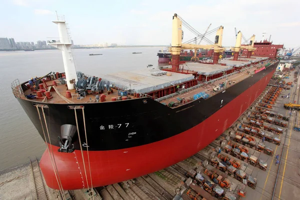 Een Nieuw Gebouwde Bulk Cargo Schip Wordt Gelanceerd Jinling Shipyard — Stockfoto