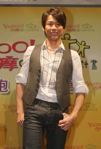 台湾歌手陶大伟 在2009年3月18日星期二于台湾台北举行的互联网网站雅虎推广活动中摆姿势 — 图库照片