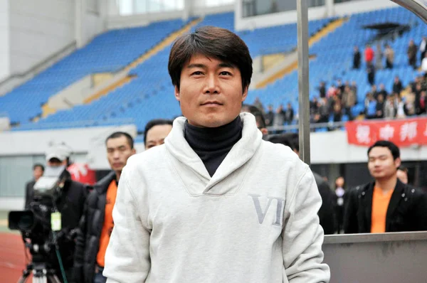 Futbolista Chino Shen Entrenador Jefe Del Pudong Zhongbang Visto Durante — Foto de Stock