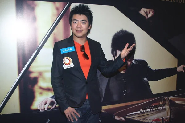 Chinese Pianist Lang Lang Poseert Bij Een Liefdadigheidsevenement Van Zijn — Stockfoto