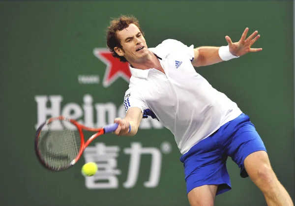 Andy Murray Wielkiej Brytanii Zwraca Strzał Przeciwko Roger Federer Szwajcarii — Zdjęcie stockowe