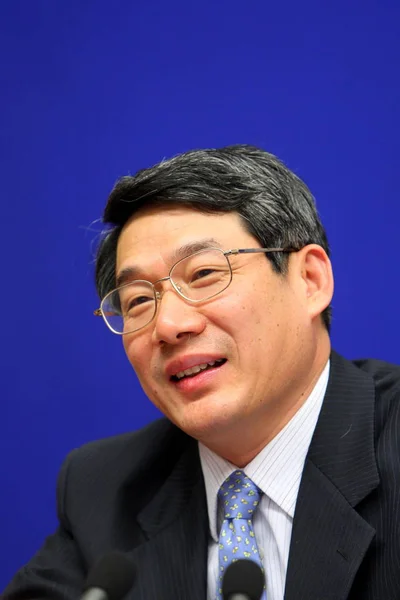 2009年2月27日 星期五 中国国家发展和改革委员会副主任刘铁男在北京举行的新闻发布会上回答了提问 — 图库照片