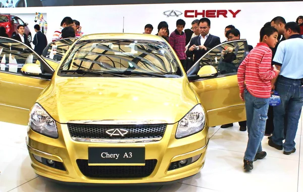 Compradores Chineses Olham Para Chery Durante Show Automóveis Xangai China — Fotografia de Stock